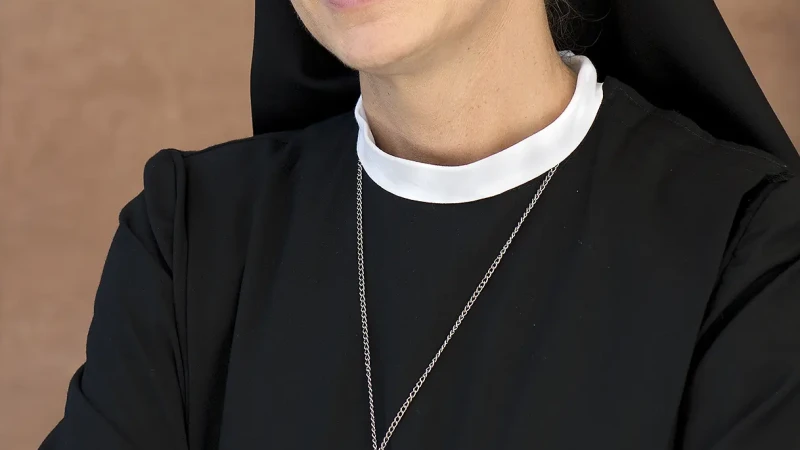 Ritratto ad Elena Sofia Ricci sul set di "Che Dio ci Aiuti"