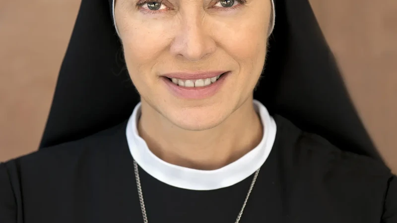 Elena Sofia Ricci sul set di Che Dio ci Aiuti