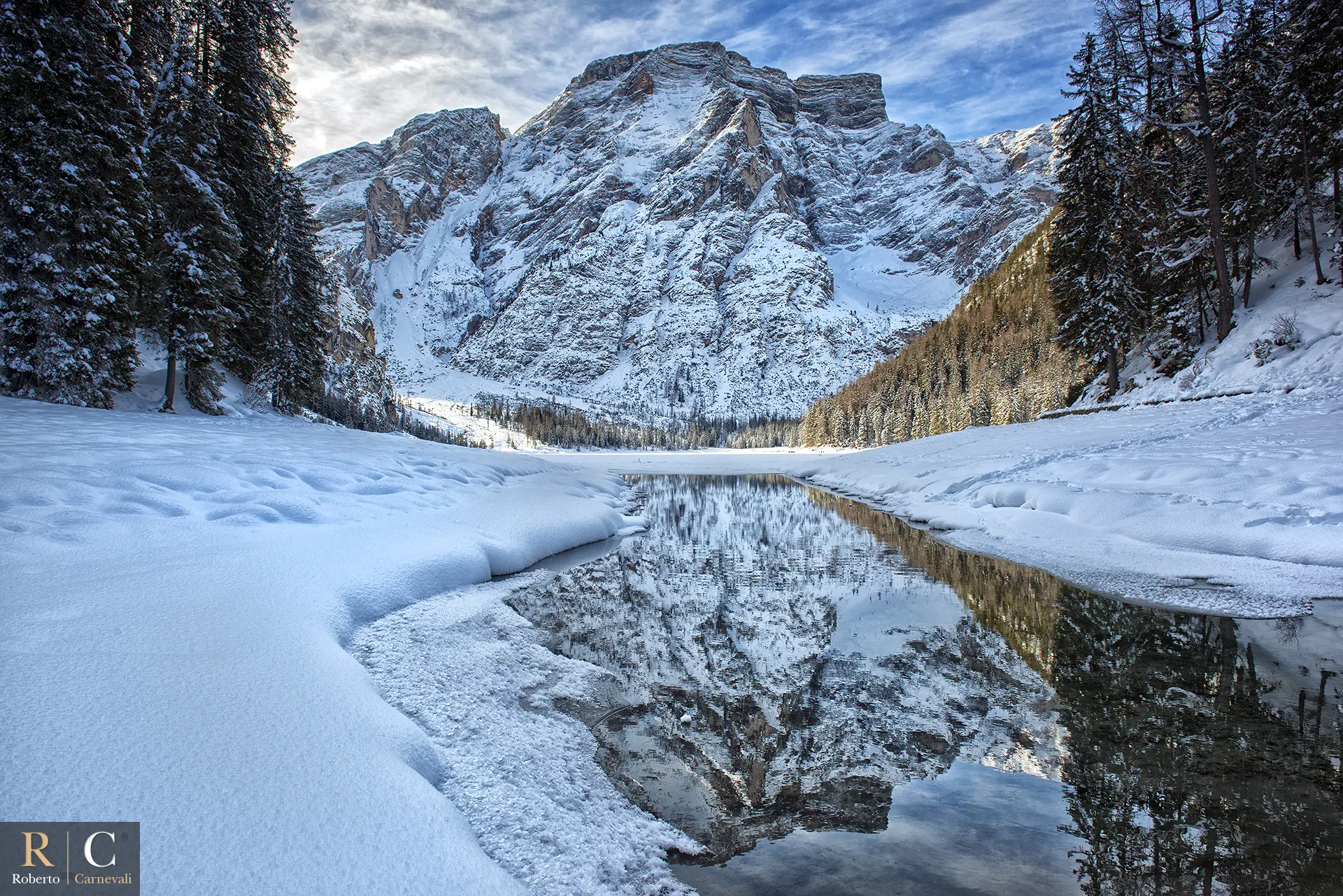 Croda del Becco e lago di Braies in inverno