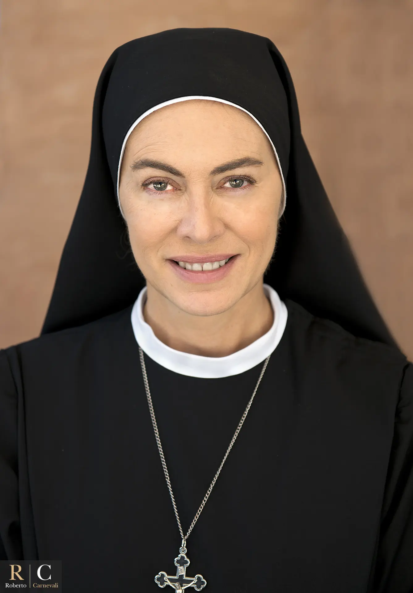Elena Sofia Ricci sul set di Che Dio ci Aiuti