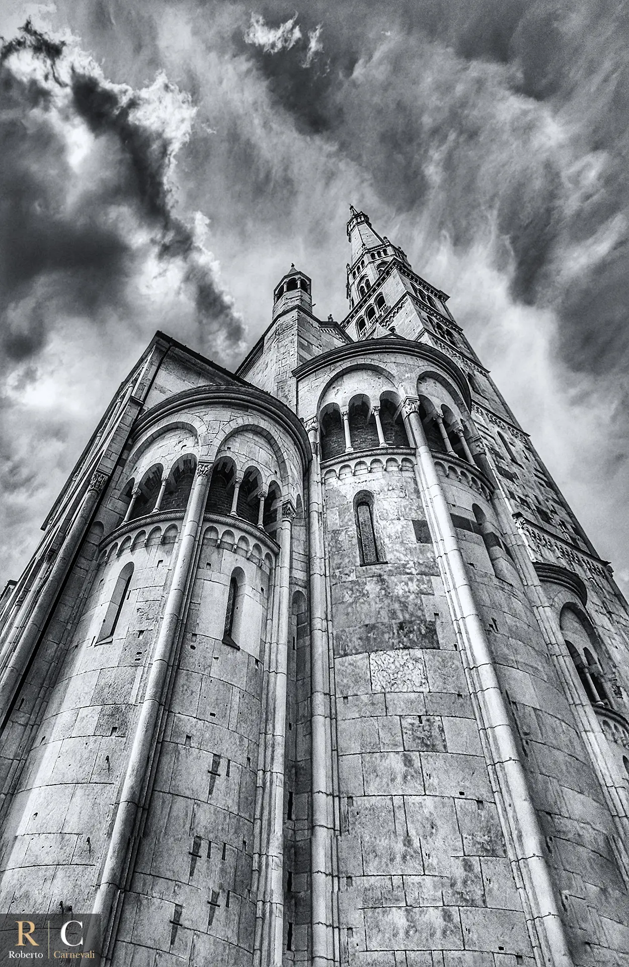 Il Duomo e la Ghirlandina di Modena in bianco e nero