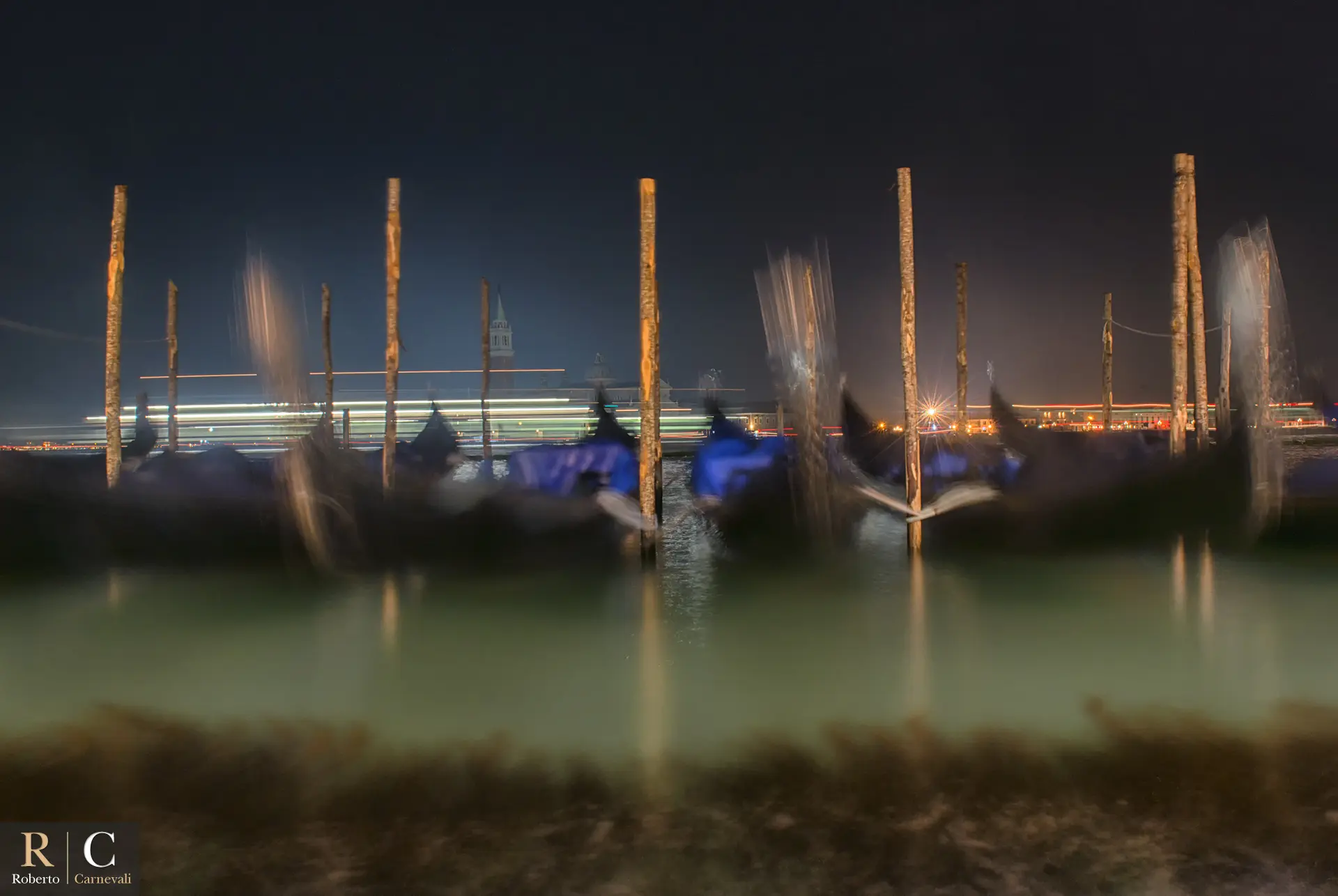 Una notte a Venezia una città in movimento tra luci, maree e storia