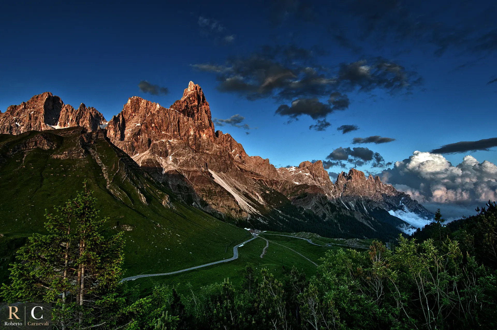 Pale di San Martino al tramonto da passo Rolle