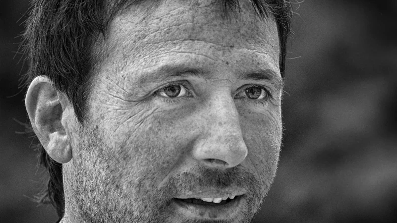 Ritratto ad Alex Txikon in bianco e nero