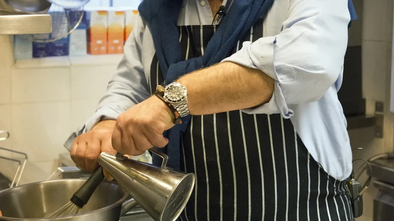 Lo chef Fulvio Pierangelini nella cucina dell'Hotel Savoy