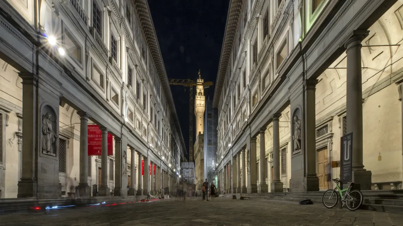 La Galleria degli Uffizi a Firenze di notte
