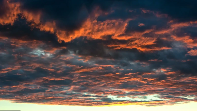 Il cielo dopo la tempesta alle ultime luci della sera