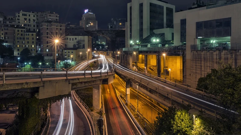 Il traffico silenzioso della notte di Genova