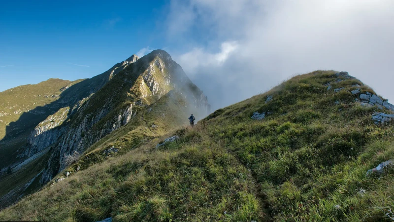 La lunga salita alla vetta del monte Cadria
