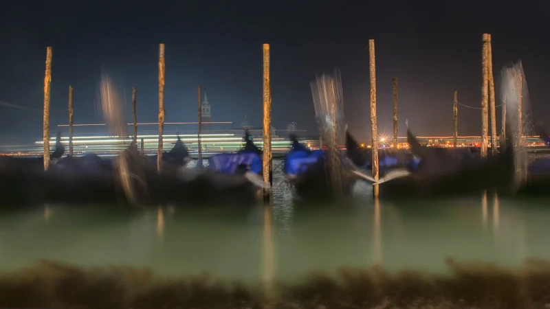 Una notte a Venezia una città in movimento tra luci, maree e storia