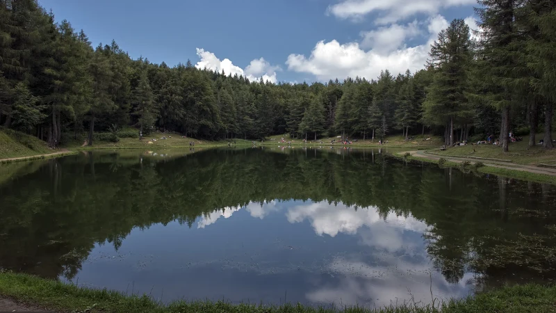 La fine di una giornata estiva al Lago della Ninfa