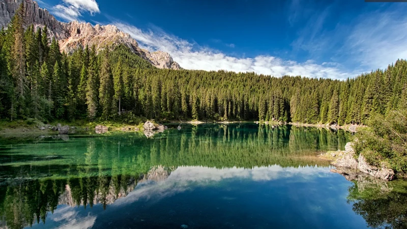 Lago di Carezza e gruppo del Latemar