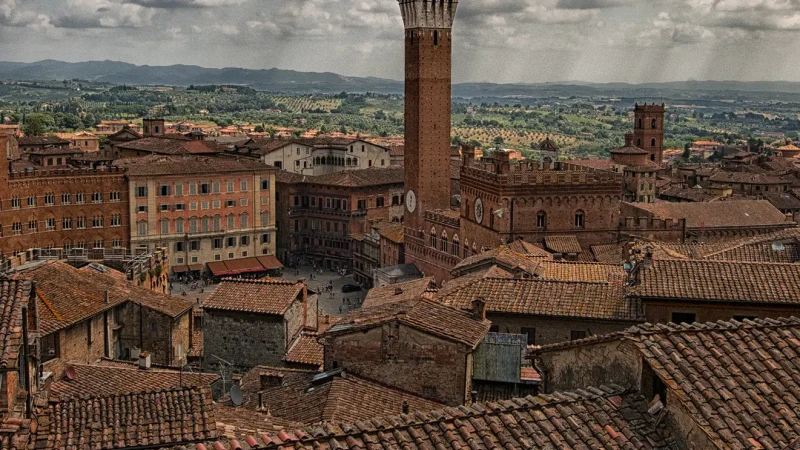 Oltre i tetti di Siena