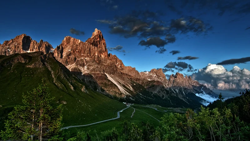 Pale di San Martino al tramonto da passo Rolle