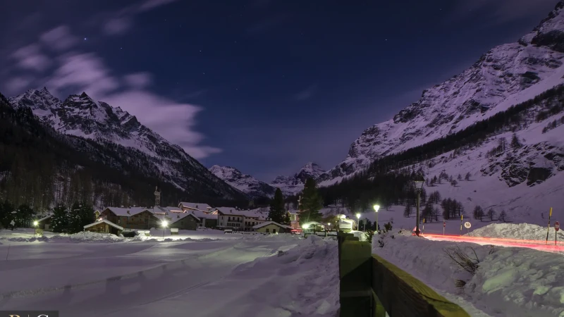 Panoramica notturna invernale in Val di Rhemes