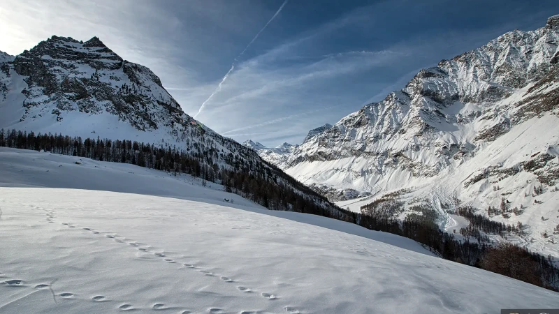 Panoramica invernale sulla Val di Rhemes dagli alpeggi dell'Entrelor