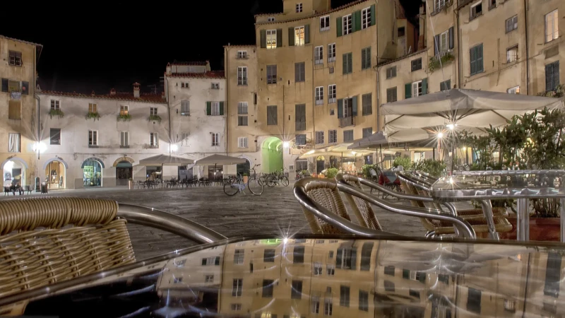 Notturno in piazza dell'Anfiteatro