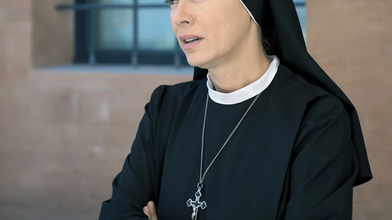 Ritratto all'attrice Elena Sofia Ricci sul set di Che Dio ci Aiuti