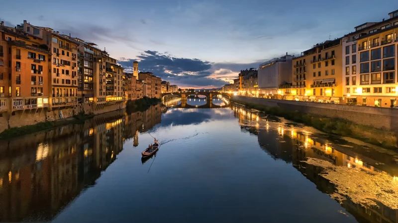 Si accende la sera a Firenze