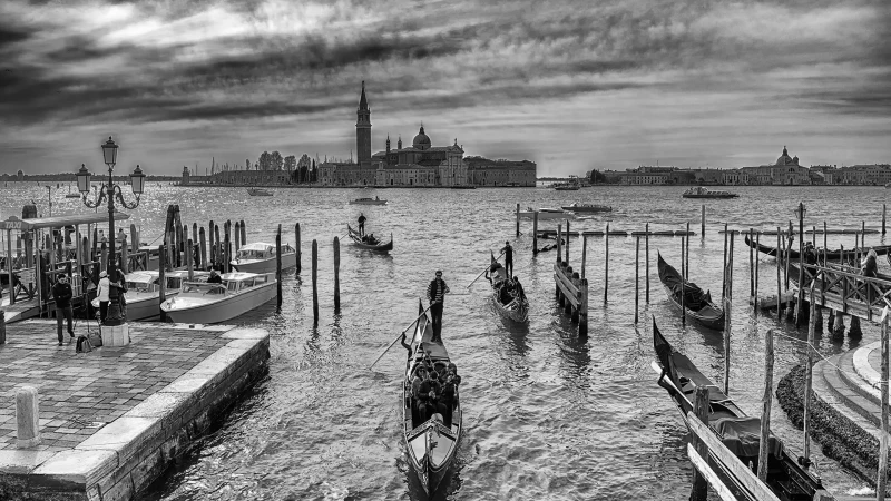 Lo scorrere della vita a Venezia in bianco e nero