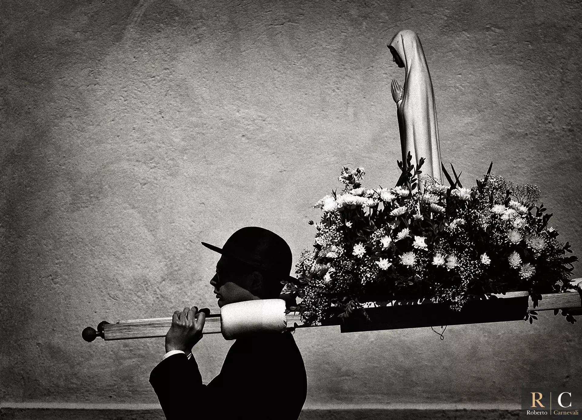 RobertoCarnevali_UnBiancoDivinoUnUmanoNero_Assisi_Street