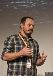 Andrew Andy Kirkpatrick sul palco dell'IMS