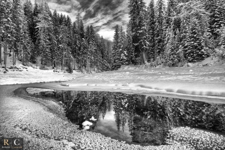 Inverno al lago di Braies in bianco e nero