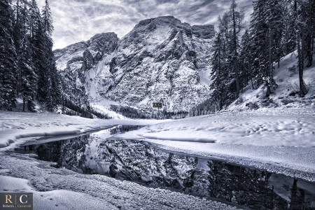 Magia invernale al lago di Braies