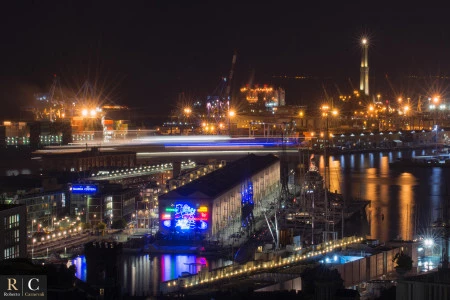 Il porto di Genova di notte