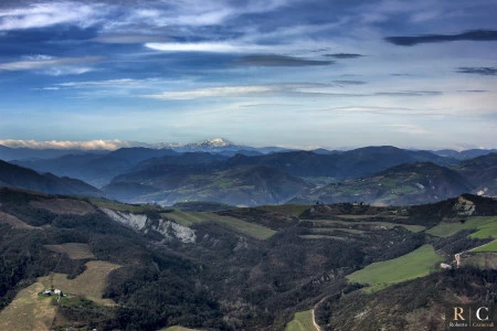 Panoramica appenninica dalla vetta del monte Frate